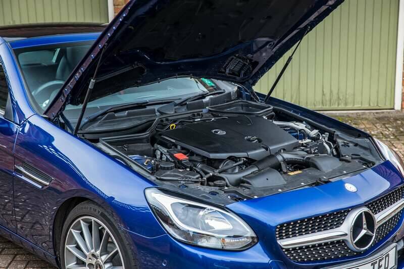 Image 3/50 of Mercedes-Benz SLC 250 d (2017)