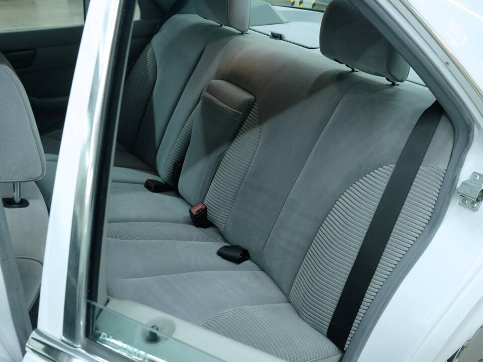 Bild 32/50 von Mercedes-Benz 500 SE (1990)