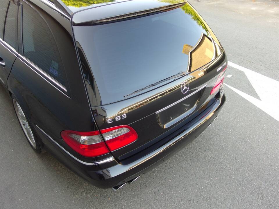 Image 14/98 of Mercedes-Benz E 63 AMG T (2008)