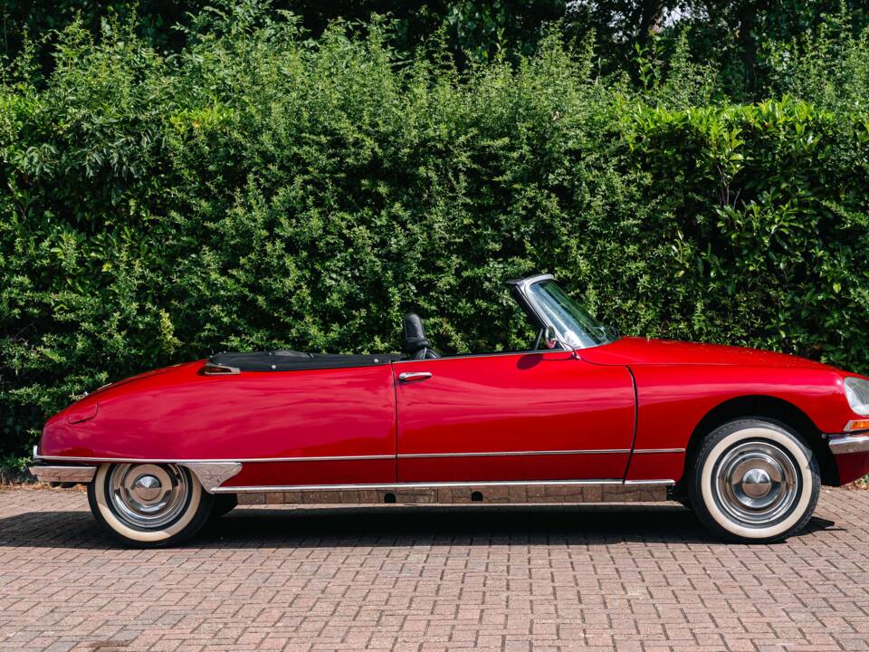 Image 2/50 de Citroën DS 21 (1969)