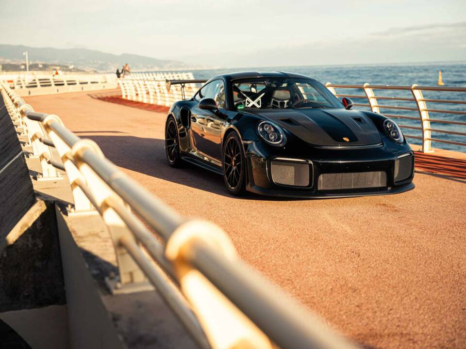 Image 3/20 of Porsche 911 GT2 RS Weissach (2018)