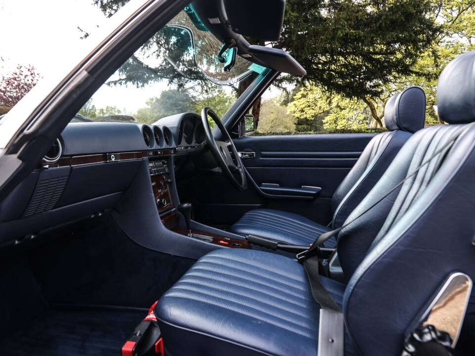 Image 21/35 of Mercedes-Benz 300 SL (1989)