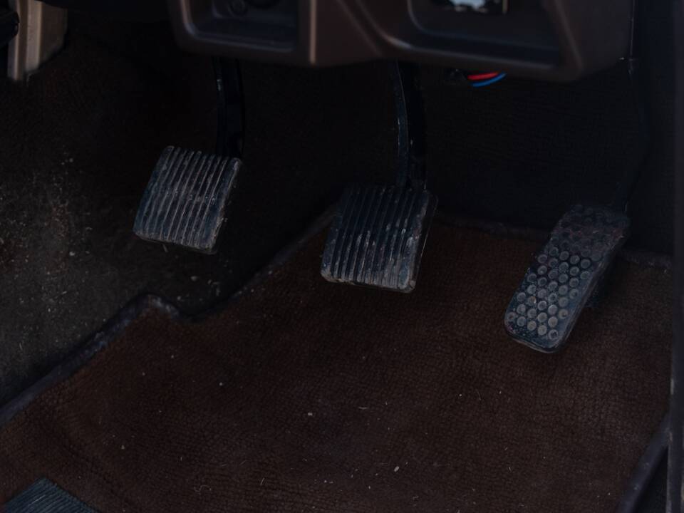 Image 23/46 of Toyota Land Cruiser FJ 62 (1988)