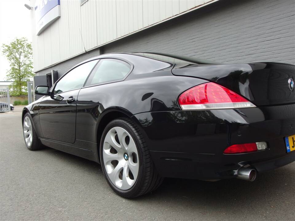 Image 35/97 de BMW 645Ci (2004)