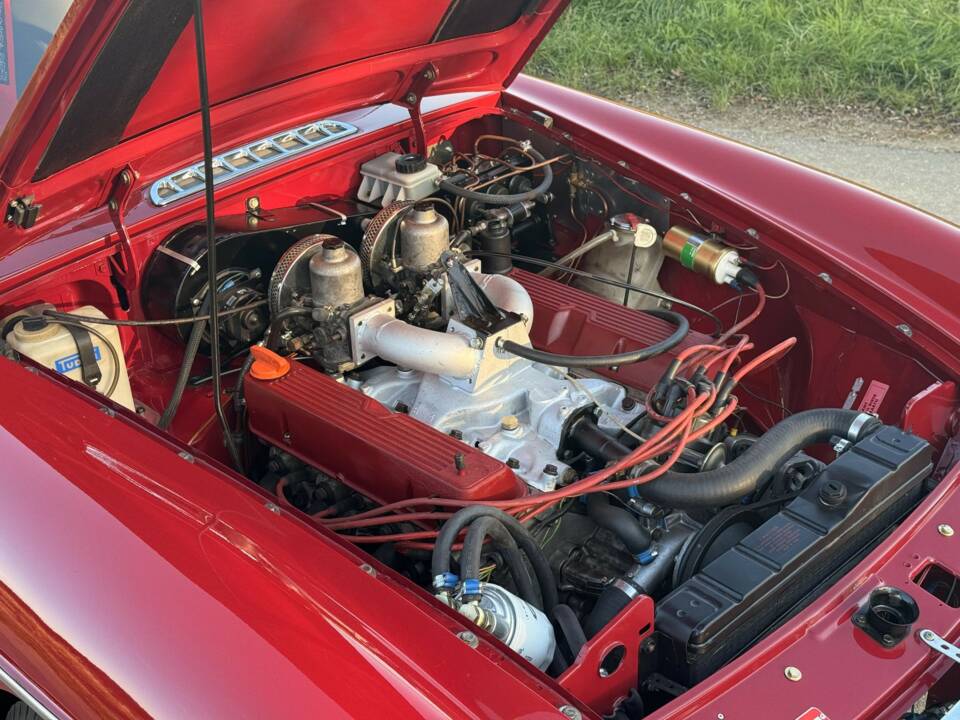 Image 17/18 of MG MGB GT V8 (1970)