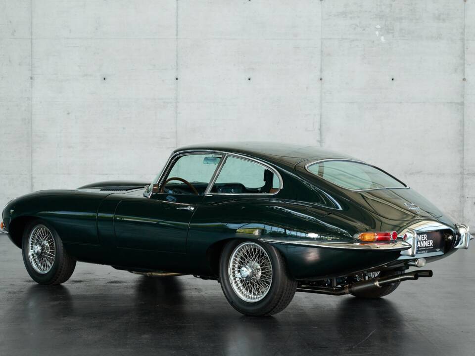 Image 14/50 de Jaguar E-Type (1970)