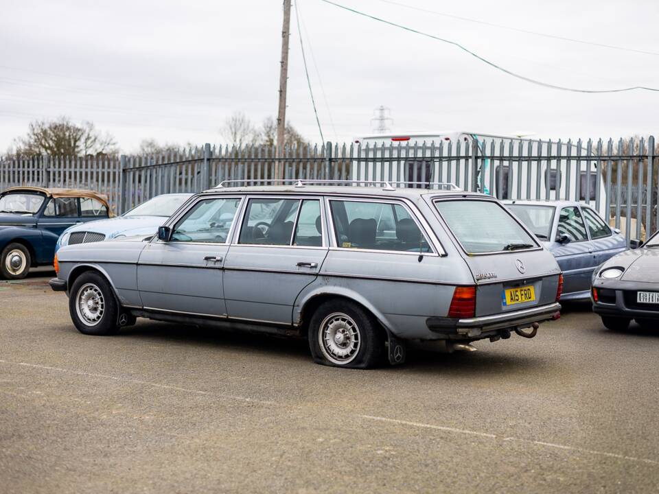 Bild 17/50 von Mercedes-Benz 280 TE (1983)