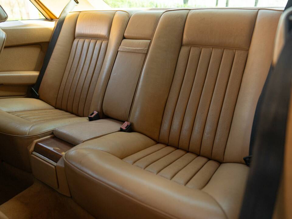 Image 25/46 de Mercedes-Benz 300 CE (1988)