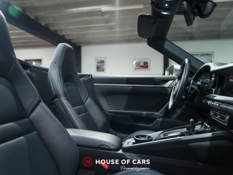 Image 18/25 of Porsche 911 Carrera (2023)