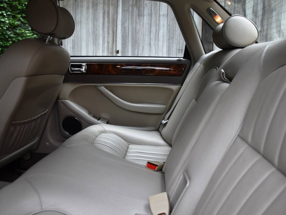 Image 26/40 of Jaguar XJ 6 4.0 Sovereign (1995)
