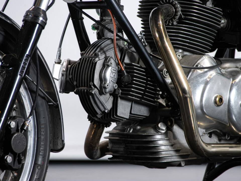 Image 32/50 of Ducati 750 GT (1972)