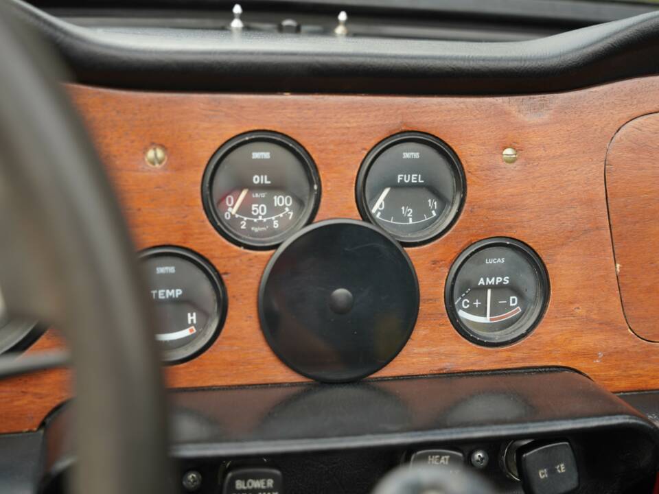 Image 24/50 of Triumph TR 6 PI (1972)