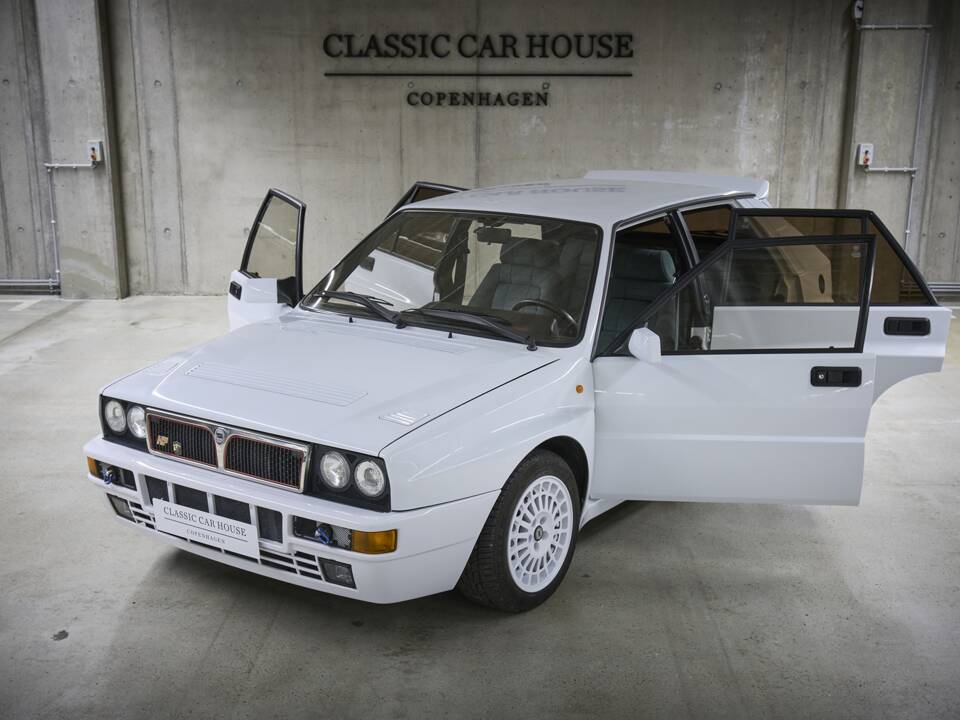 Image 49/93 of Lancia Delta HF Integrale Evoluzione I (1992)
