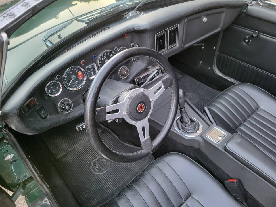 Image 18/58 of MG MGB (1971)