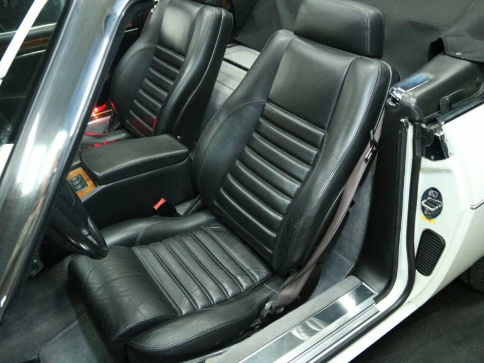 Image 15/50 de Jaguar XJS 5.3 V12 (1992)