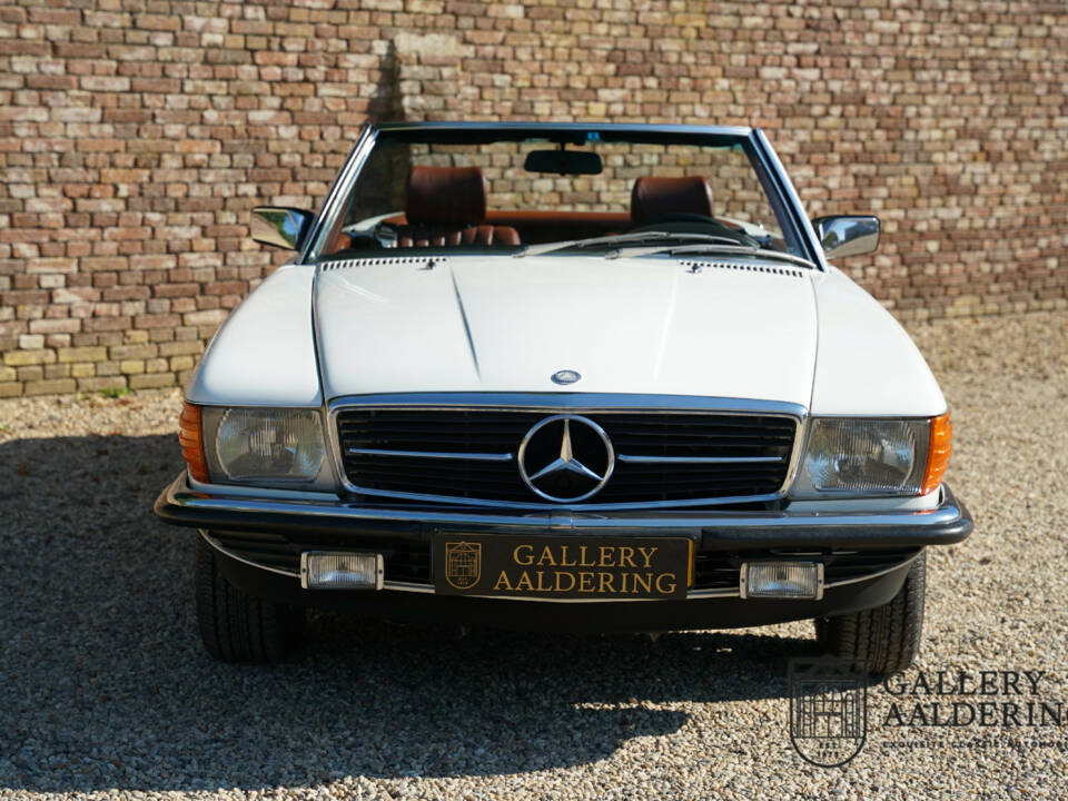 Image 6/50 de Mercedes-Benz 380 SL (1982)