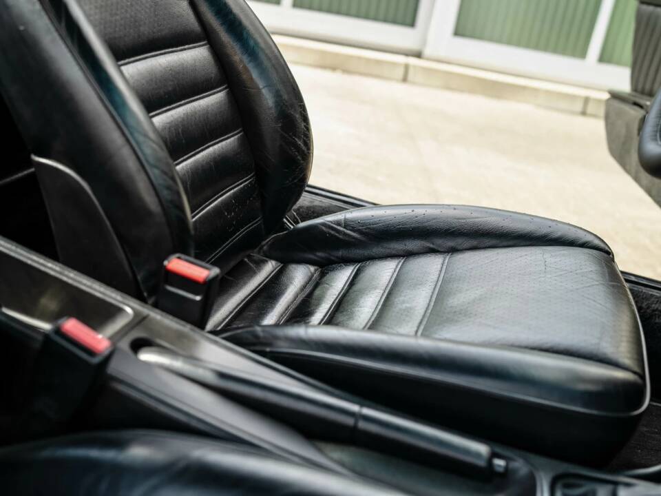 Image 8/8 of Porsche 911 Carrera 4 (1989)