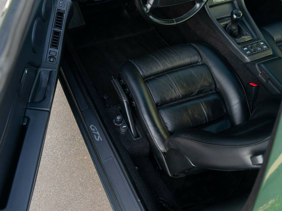 Afbeelding 28/46 van Porsche 928 GTS (1993)