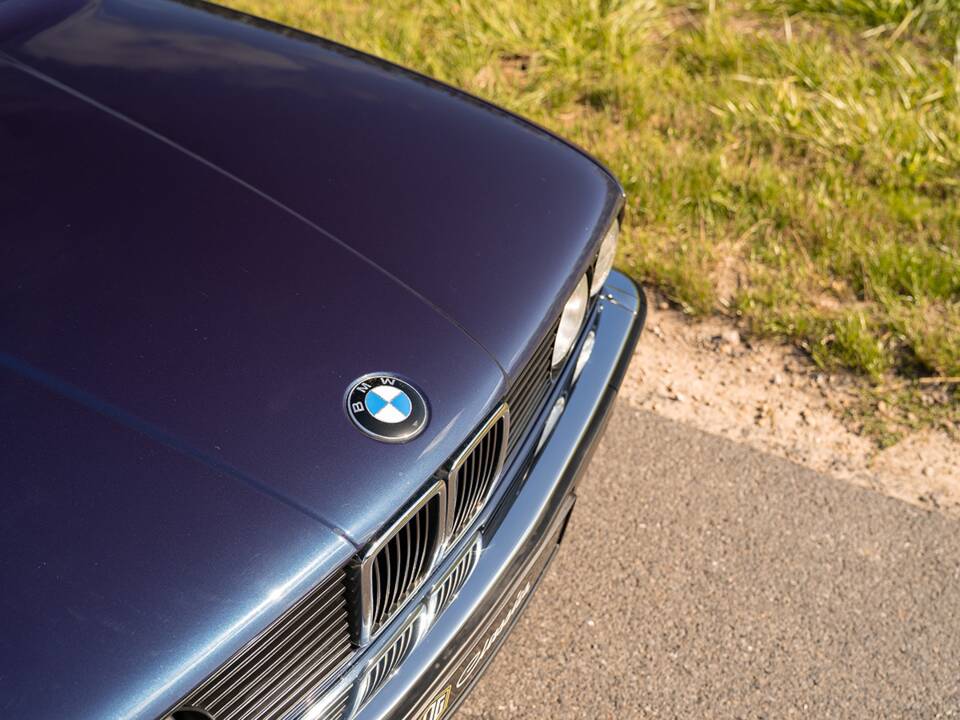 Immagine 8/35 di BMW 320i (1988)