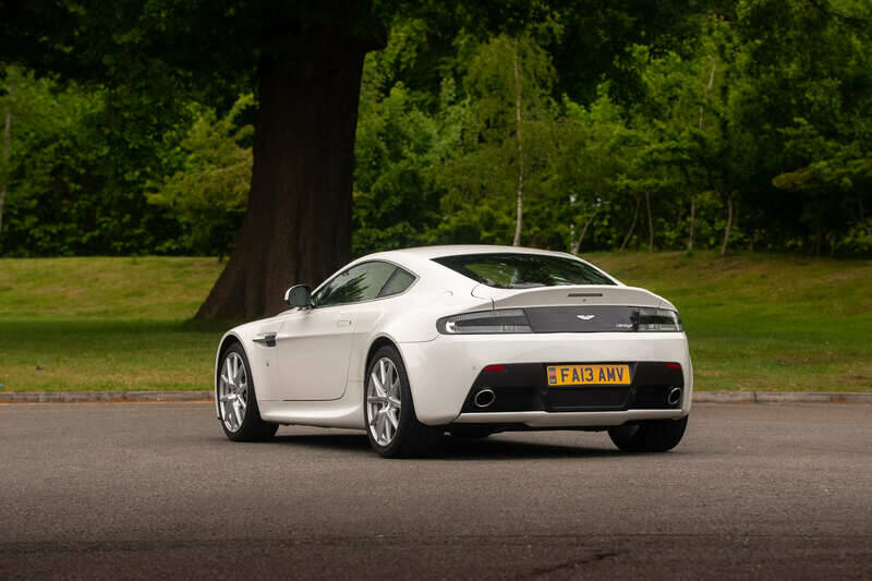 Bild 20/50 von Aston Martin V8 Vantage (2013)
