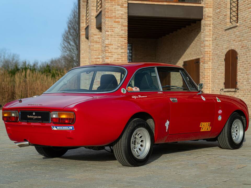Bild 7/50 von Alfa Romeo 2000 GT Veloce (1973)