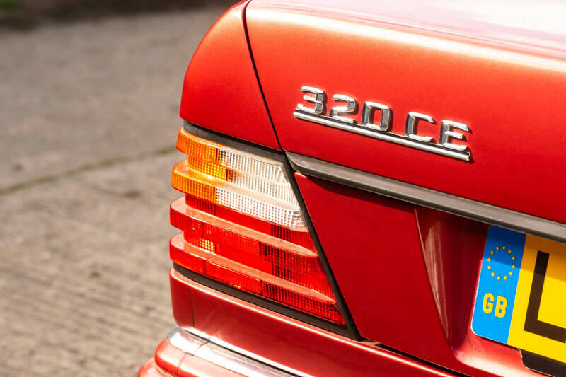 Image 27/50 of Mercedes-Benz E 320 (1994)