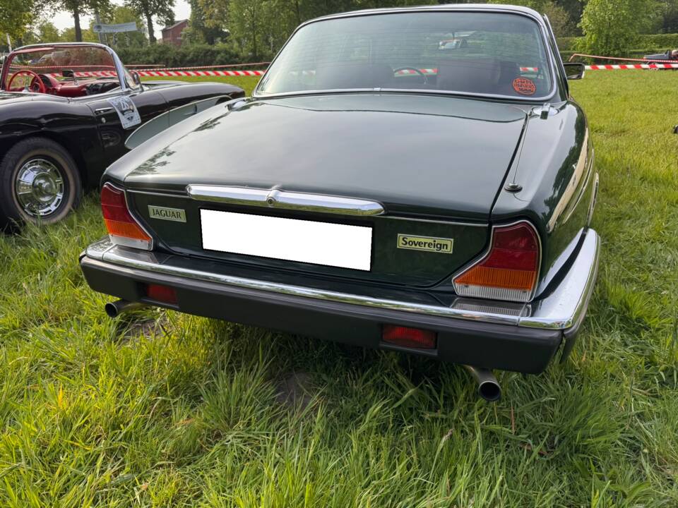 Image 2/8 of Jaguar XJ 6 4.2 (1985)