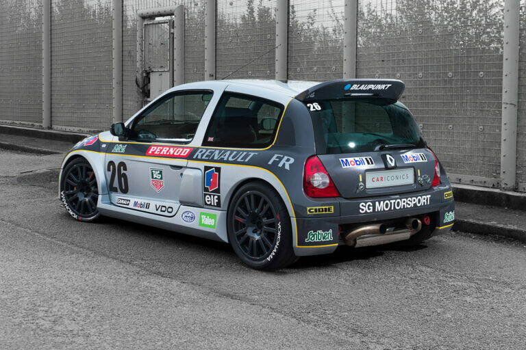 Image 5/21 of Renault Clio II V6 (2002)