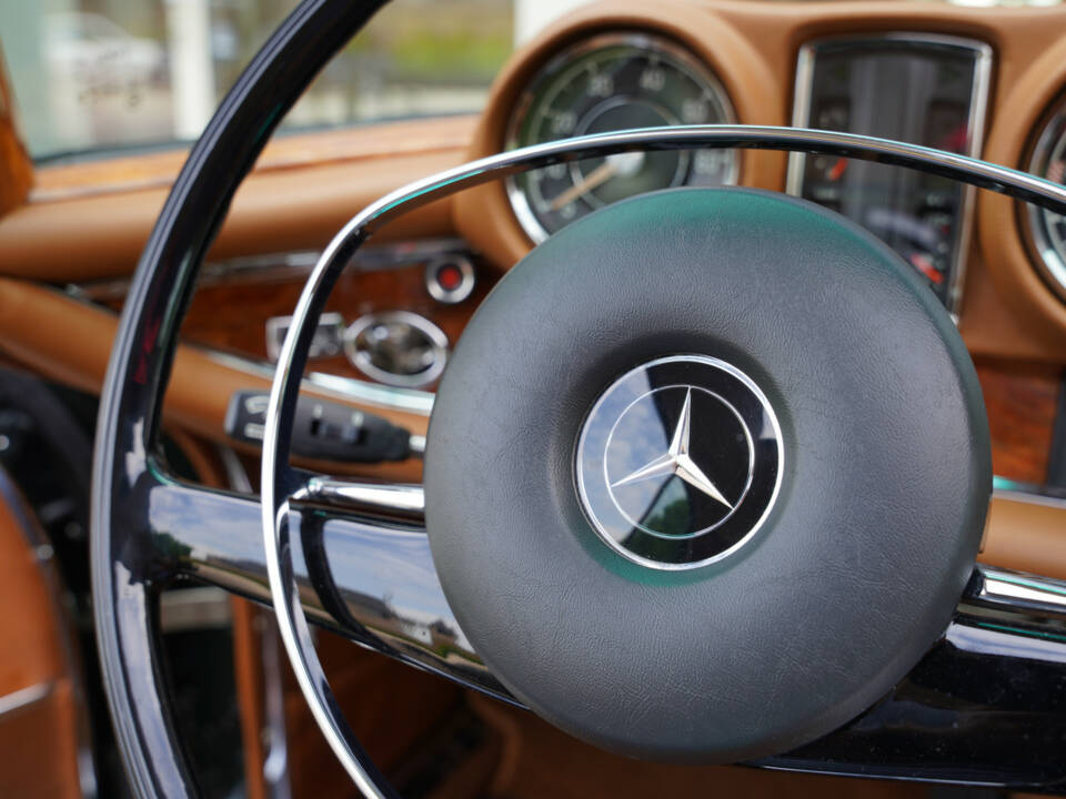 Image 49/50 of Mercedes-Benz 280 SE 3,5 (1971)