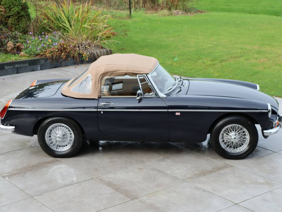 Afbeelding 3/50 van MG MGB (1973)