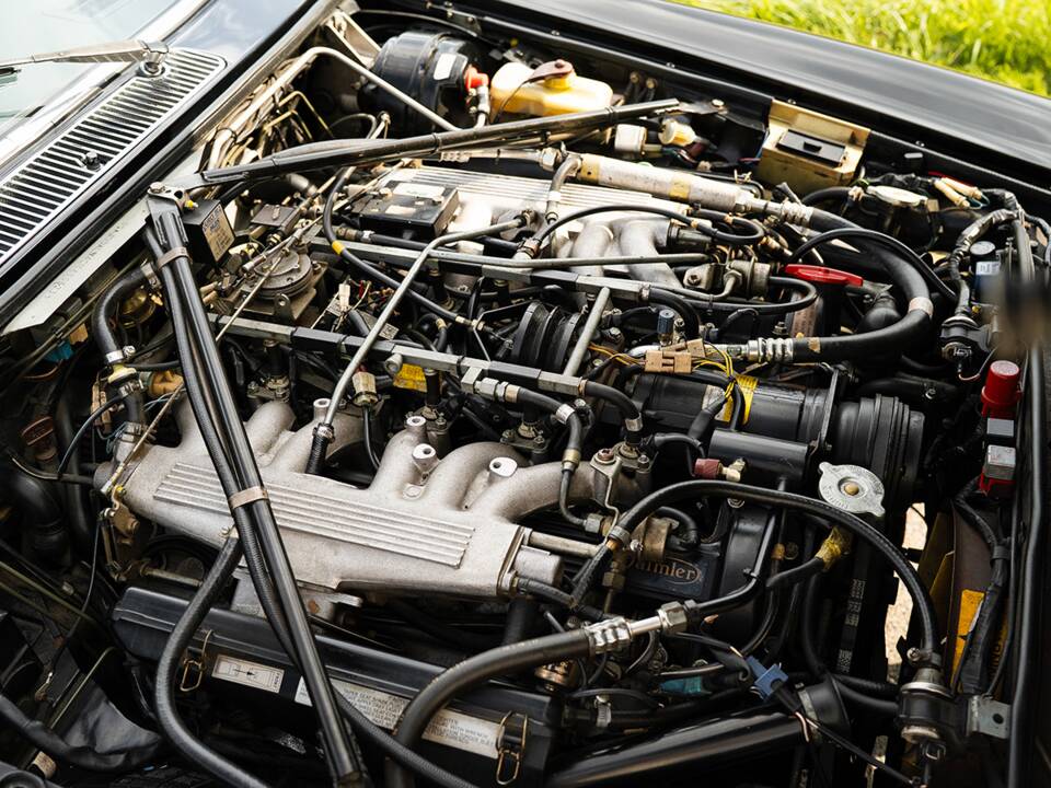 Image 37/37 of Daimler Double Six (1992)