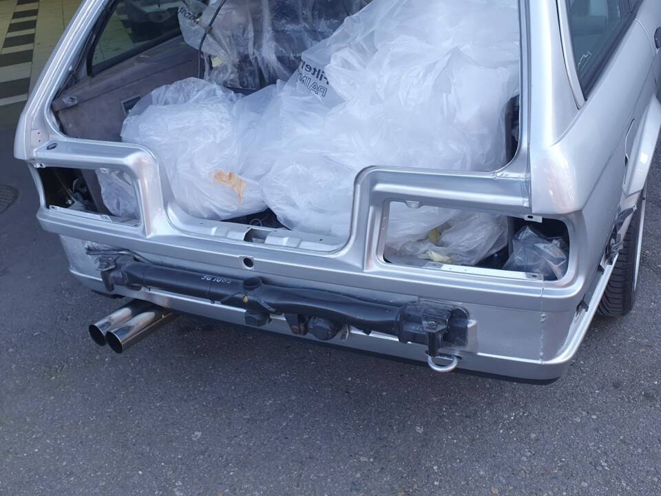 Immagine 50/50 di BMW 325i Touring (1992)