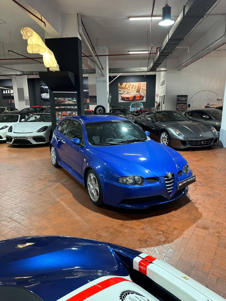 Image 17/22 de Alfa Romeo 147 3.2 GTA (2004)