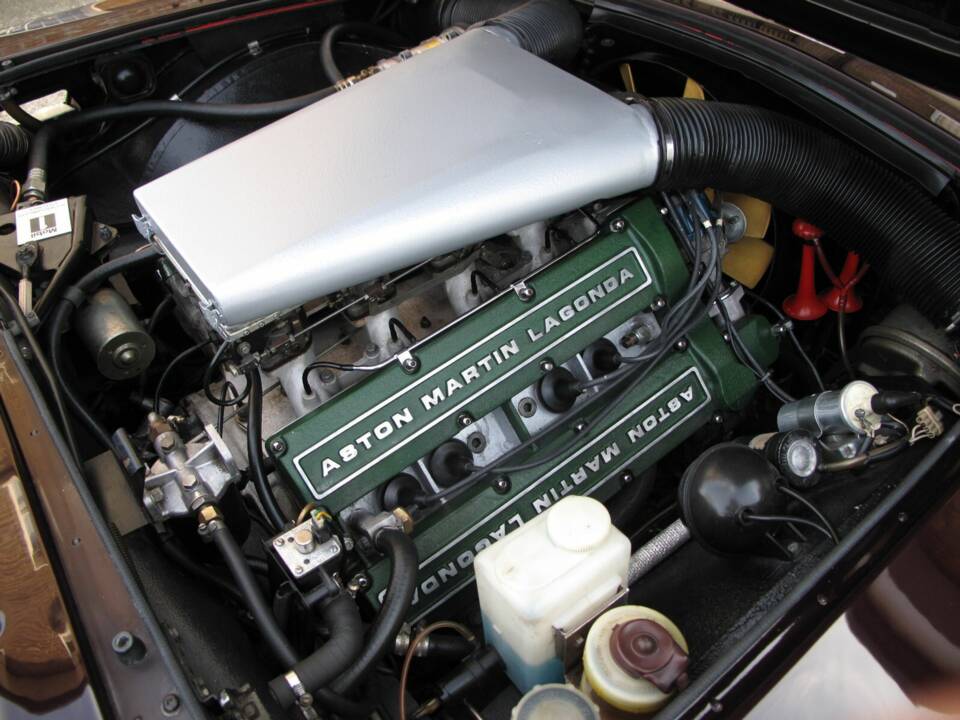 Image 4/8 de Aston Martin V8 Vantage (1985)