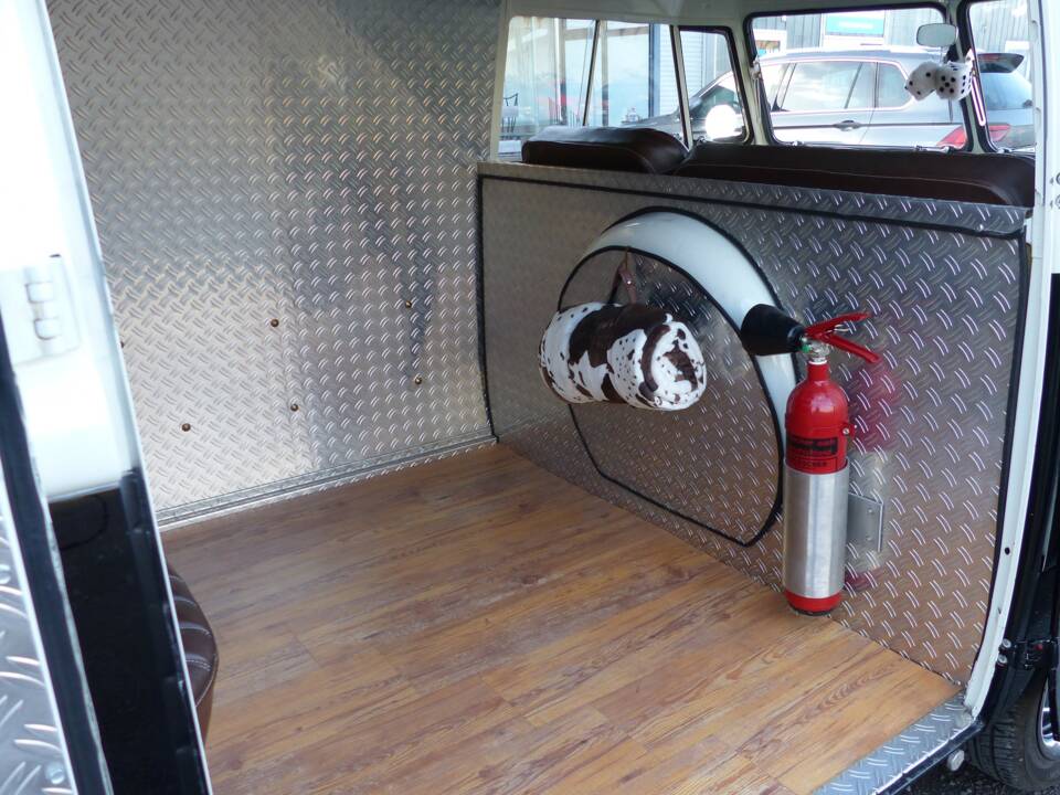 Immagine 16/19 di Volkswagen T1 panel van (1963)