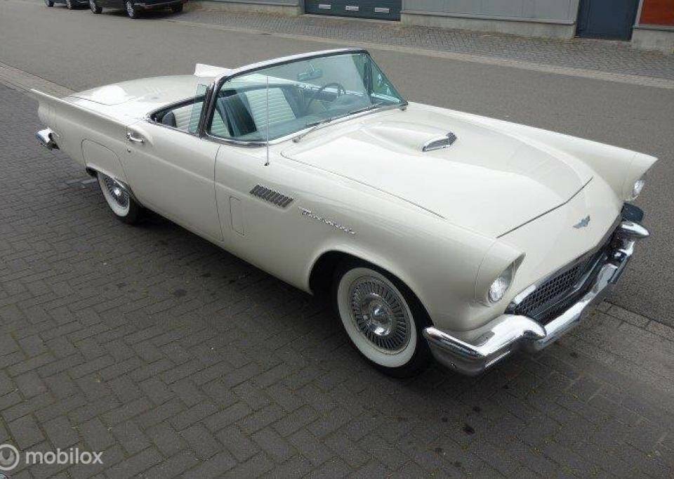 Image 2/6 of Ford Thunderbird (1957)