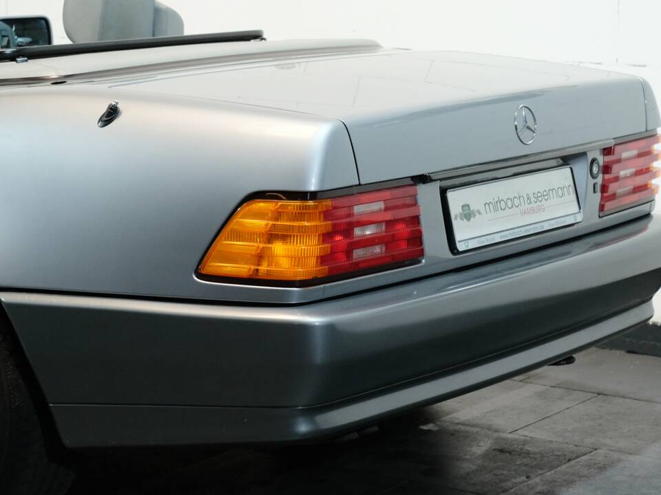 Image 29/34 of Mercedes-Benz 500 SL (1991)