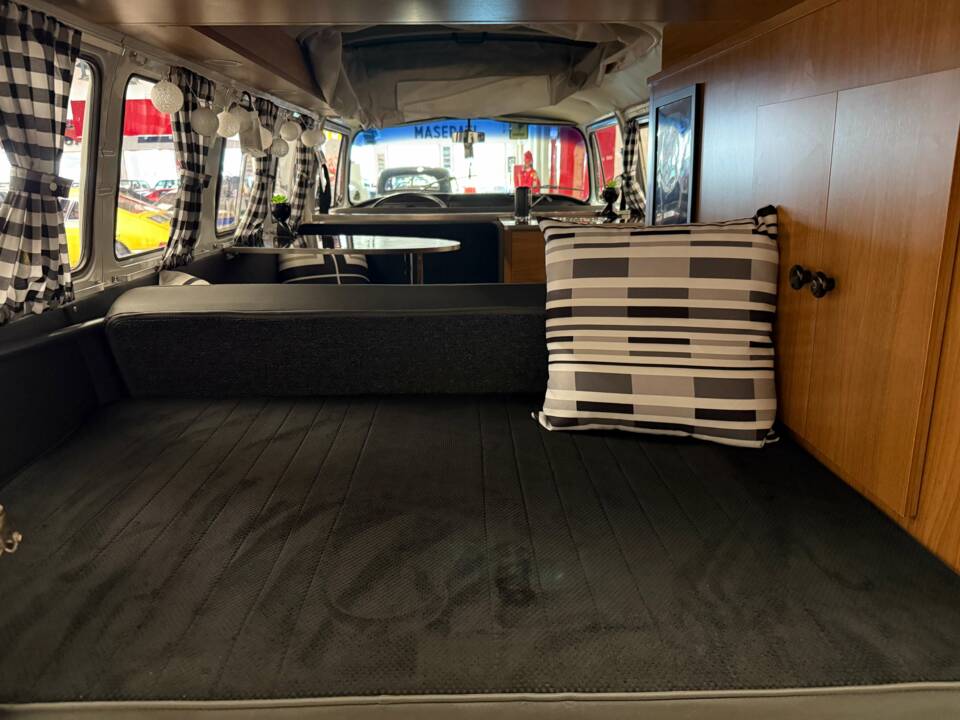 Image 13/17 of Volkswagen T2c Combi (1991)