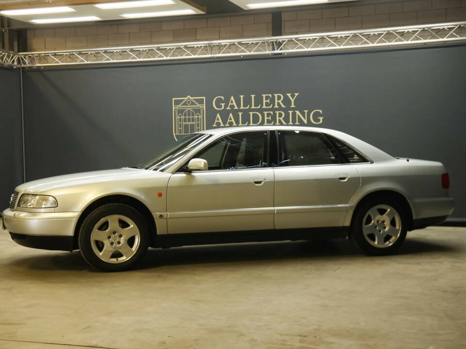 Immagine 25/50 di Audi A8 4.2 quattro (1995)