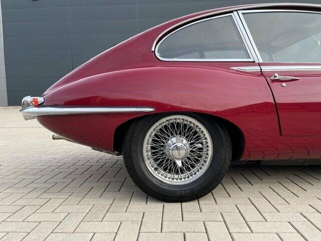 Bild 4/7 von Jaguar E-Type (2+2) (1967)