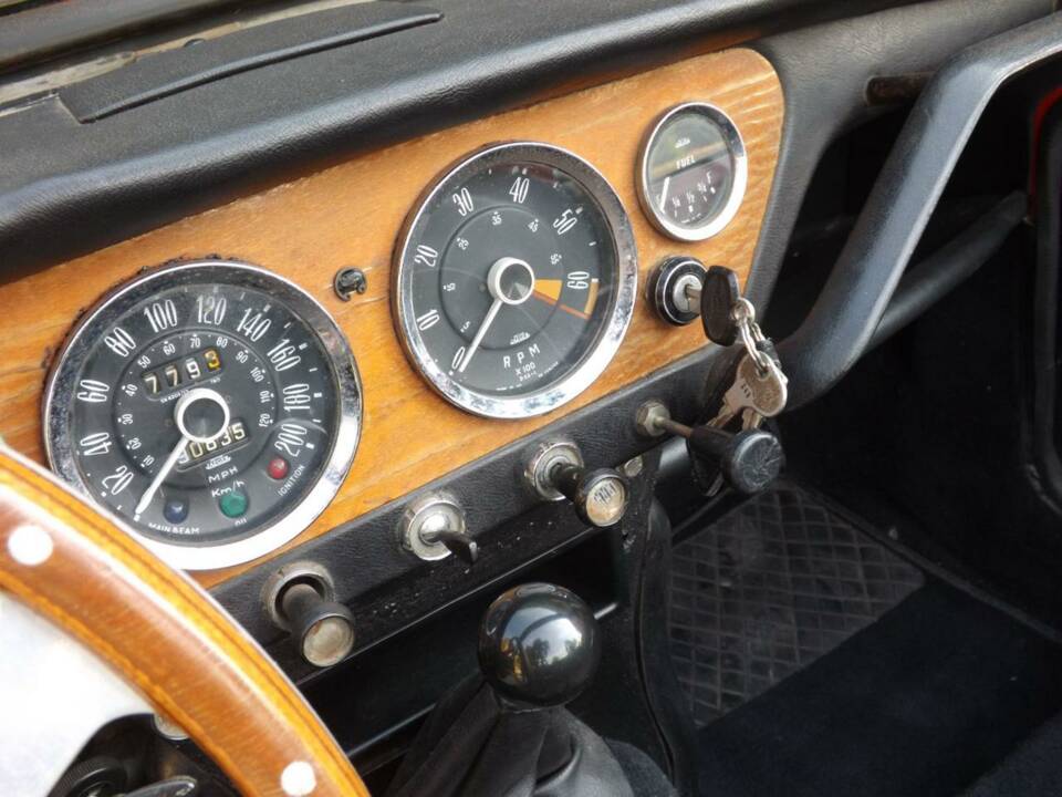 Image 24/50 of Triumph Spitfire Mk III (1968)