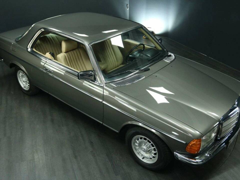 Image 27/30 of Mercedes-Benz 280 CE (1984)