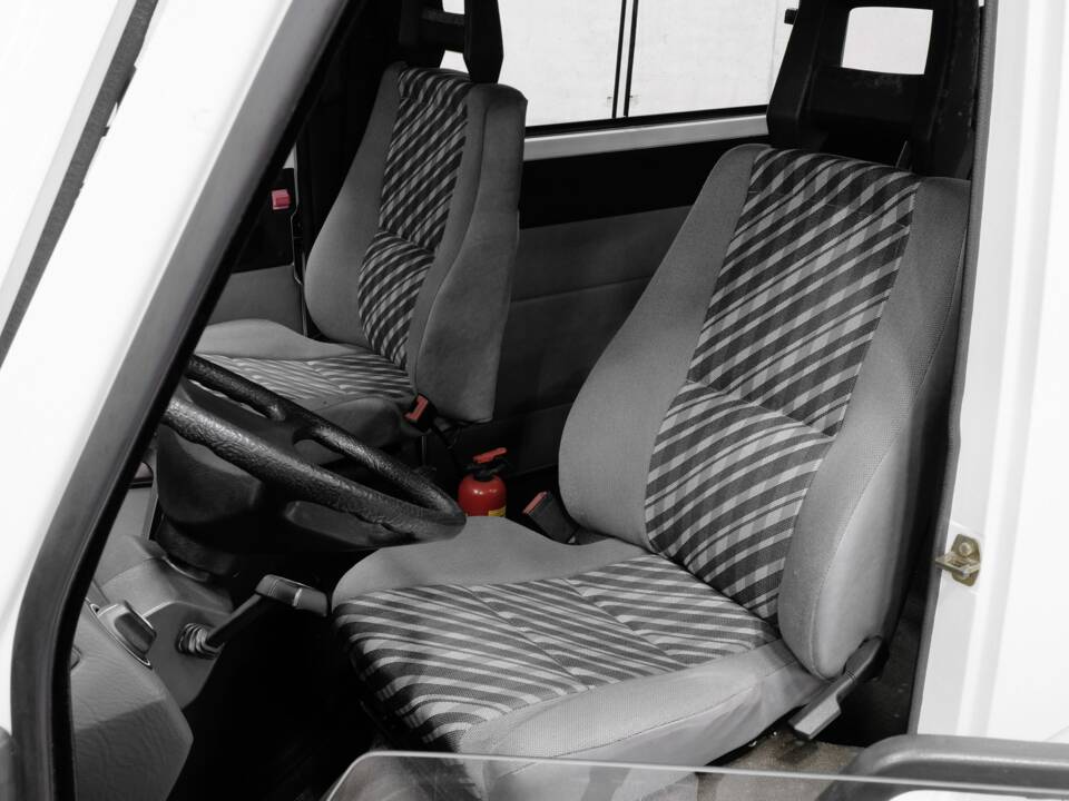 Immagine 18/43 di Mercedes-Benz MB 100 D lang (1993)