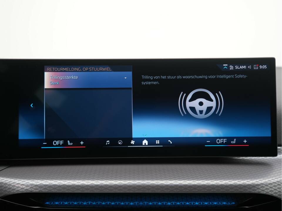 Image 25/50 of BMW 330i xDrive Touring (2025)