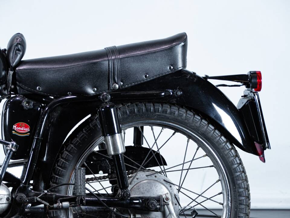 Image 28/50 of Mondial 125 (1961)