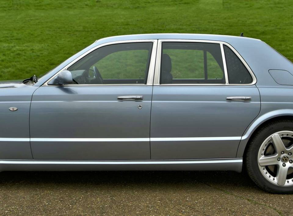 Image 7/49 of Bentley Arnage T (2003)