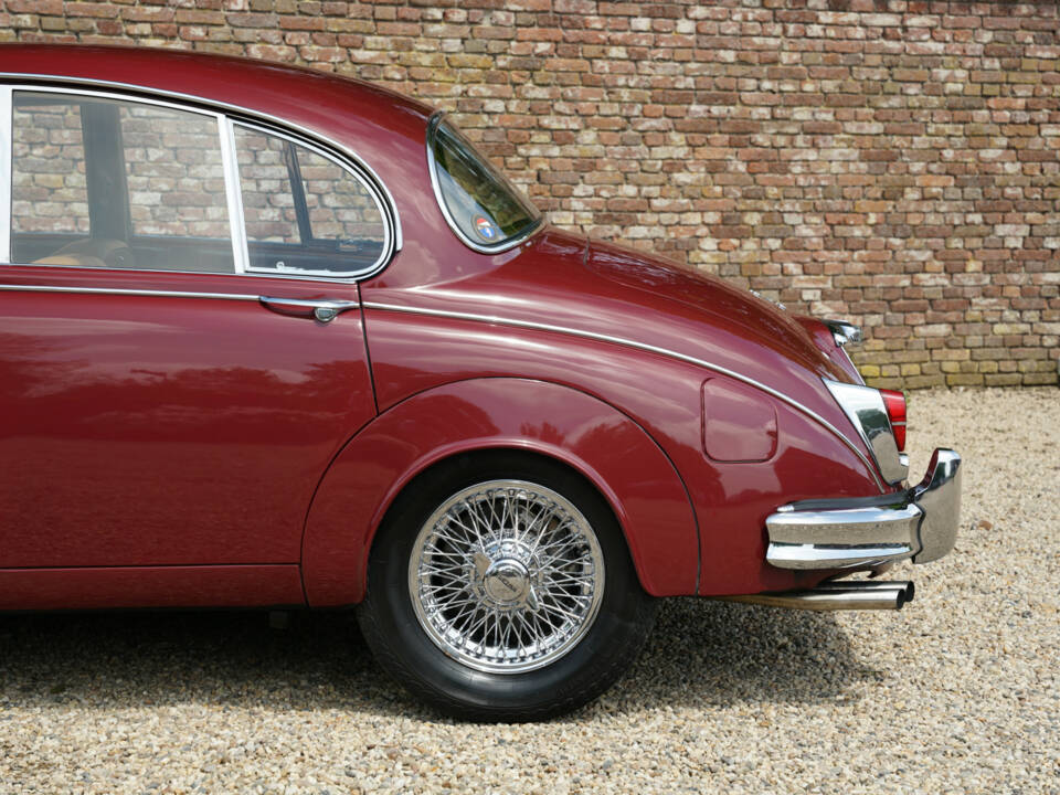 Image 40/50 of Jaguar Mk II 2.4 (1962)