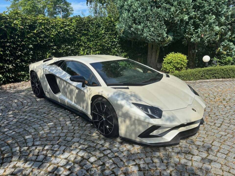 Image 3/13 de Lamborghini Aventador S (2017)