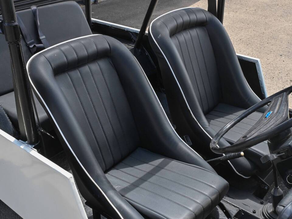 Immagine 4/50 di Mini Moke (1973)