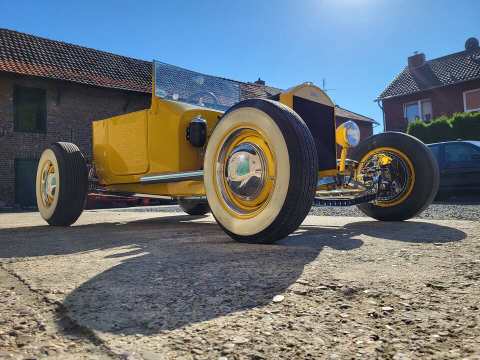 Image 17/30 de Ford V8 DeLuxe (1940)